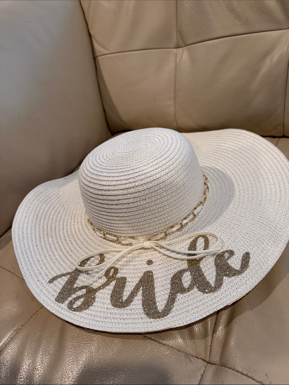White 'Bride' Wide Brim Sun Hat with Gold Chain Accent